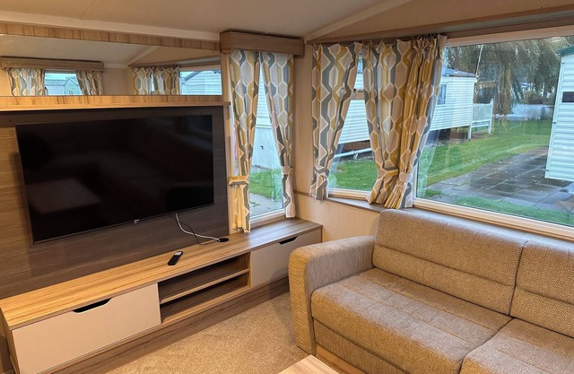 3BR-Sleeps6-Parking-Pool-NearBeach&Skegness
