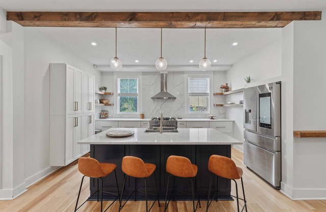 3BR Stylish Retreat, Minutes from Downtown Pittsburgh, Free 3-Car Parking