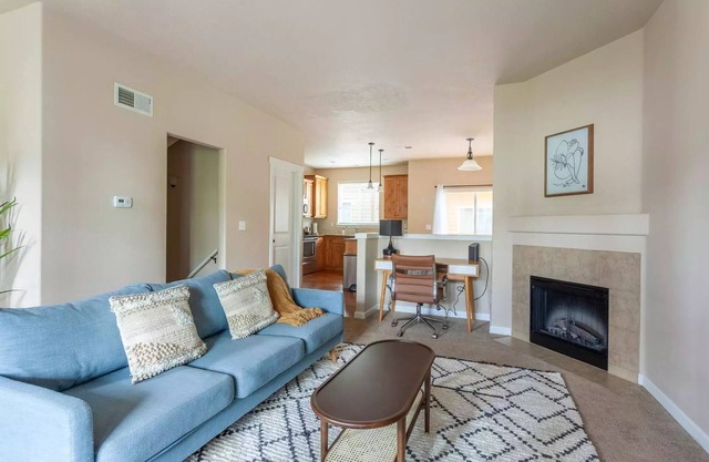 3BR Townhome Near Nike & Intel: AC, Wi-Fi, Garage, Family and Pets Friendly