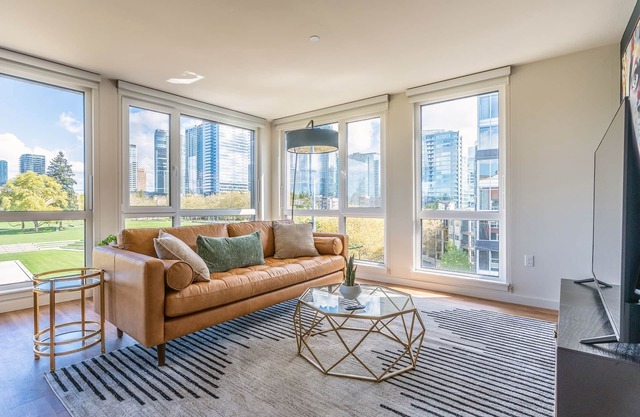 3BR | Views, Balcony, Gym | Bellevue | Sophari B