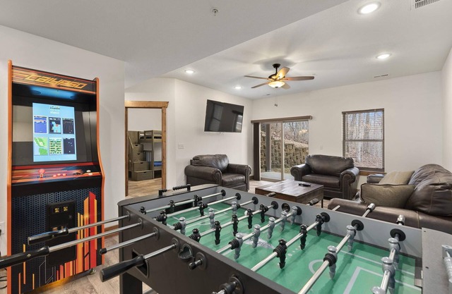3BR WALK-IN ~ Near SDC ~ Game Room ~ 2 Pools ~ FREE TICKETS INCLUDED! (RR93B)