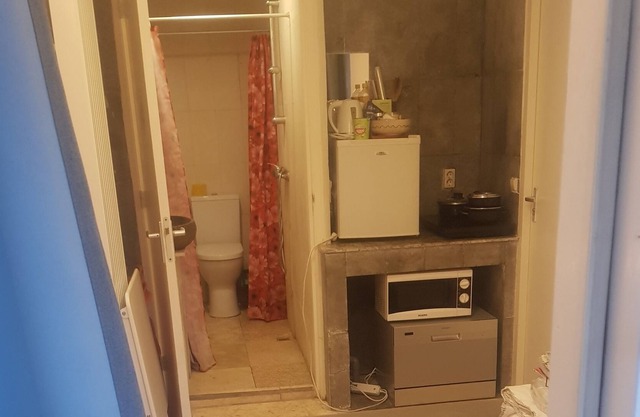3mx2m room with 1mx1m bathroom