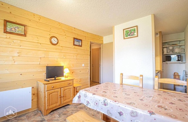 3rd floor, balcony, tv, ski locker, 30m², Aussois