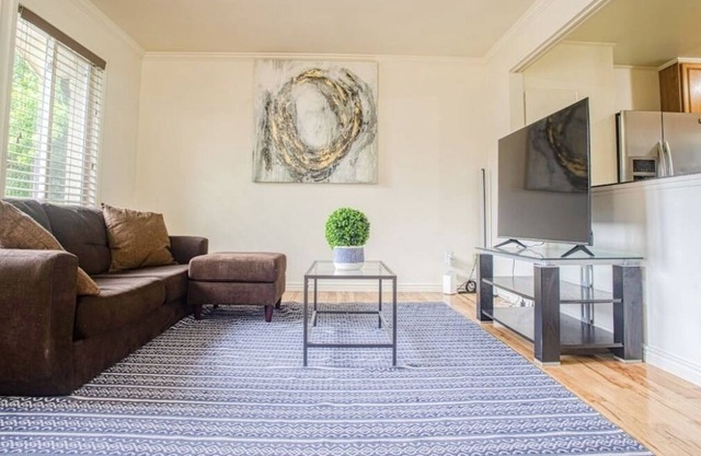 4 BD | 2 B | Movie Area | Denver | Boulder | Mountains