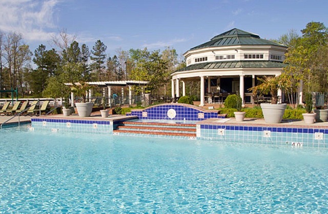 4 BDRM* SLEEPS 12* 2 KITCHENS* 2 LIVING RMS* 4 BATHRMS* BUSCH GARDENS 10 MILES*