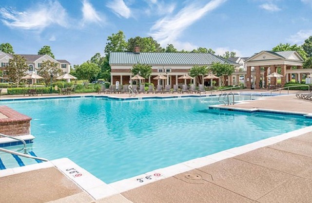 4 BDRM~ SLEEPS 12~ 2 LIVING RMS~2 KITCHENS~4 BATHS~INDOOR/OUTDOOR POOLS/HOT TUBS