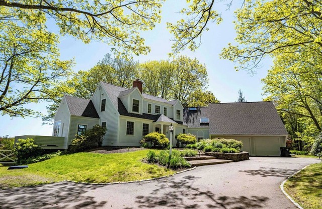 4-bed 3.5-Bath Upscale Home Walk to Mother’s and Gooch’s Beach!