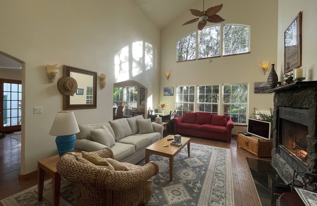 4 bed/4 bath Entire custom-built house 5 mins from Volcanoes National Park