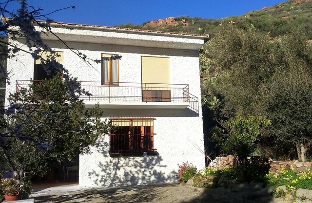 4 Bed house, nestled in the foothills rising from the coast, with sea views
