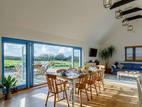 4 Bed in Helston 90391