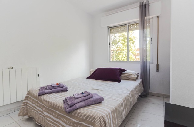 4 Bed-Sleeps 6-Garden-Balcony-Pets
