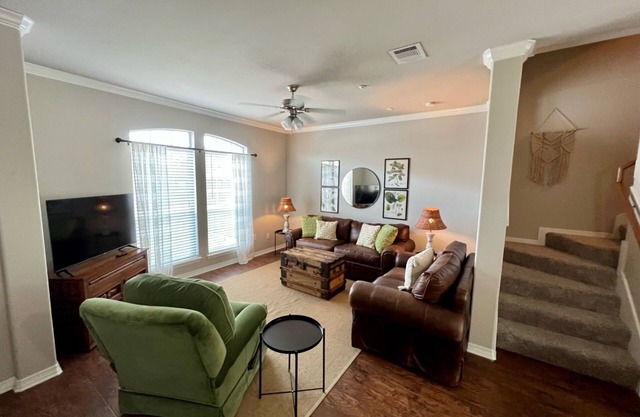 4 bedroom/4.5 bath luxury condominium 1 mile from the Texas A&M campus