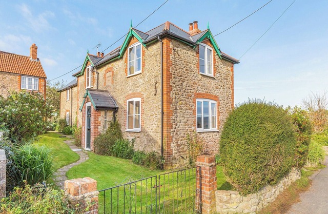 4 bedroom accommodation in Puncknowle