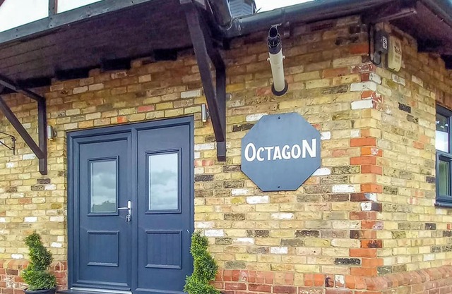 4 bedroom accommodation in Langworth