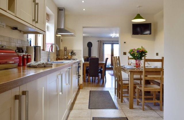 4 bedroom accommodation in Wonastow, near Monmouth