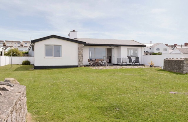 4 bedroom accommodation in Rhosneigr, Anglesey