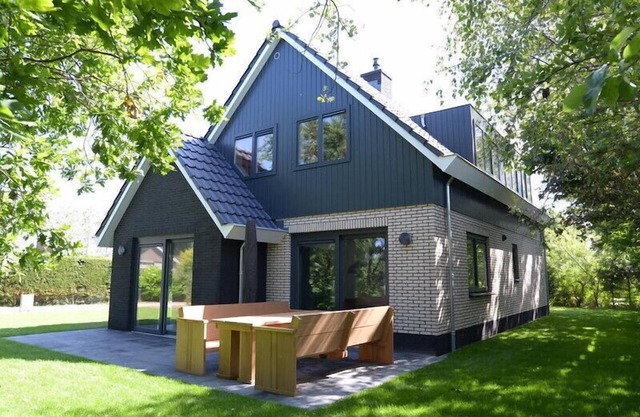 4 bedroom accommodation in De Koog