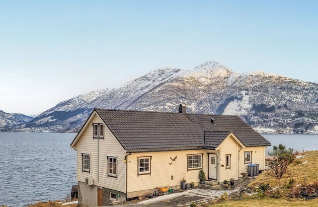 4 bedroom awesome home in Tørvikbygd