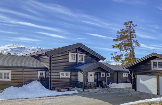 4 bedroom awesome home in Bjorli