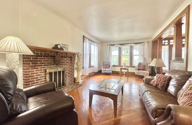 4 Bedroom Beautiful Home Steps Away from Geisinger