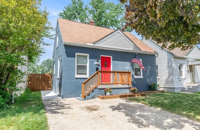 4 Bedroom Bungalow in the "Heart of Metro Detroit"