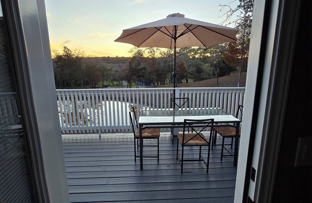 4-bedroom cabin in charming Smithville with WiFi, AC. Relax and unwind