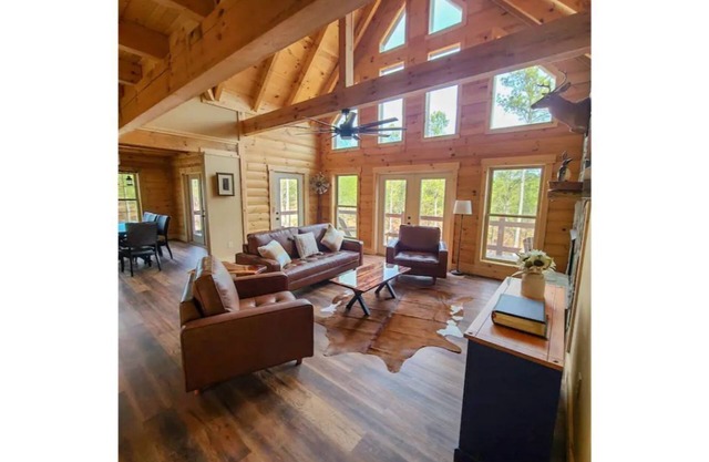4-bedroom cabin on 5 acres with game room hot tub and bar