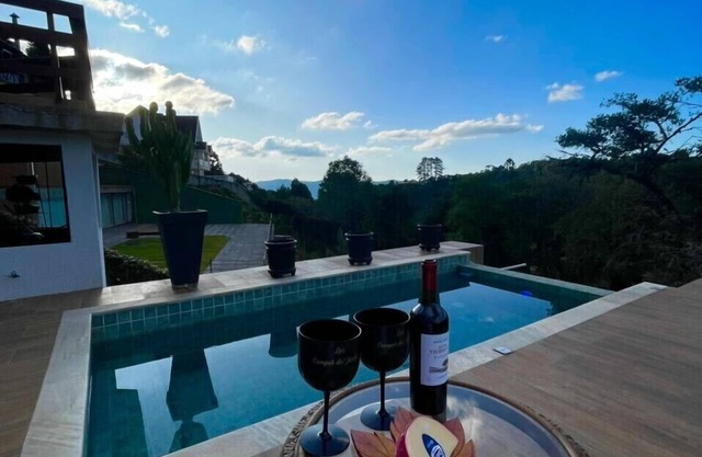 4 BEDROOM CHALET - EXCELLENT NEIGHBORHOOD OF ALTO DO CAPIVARI