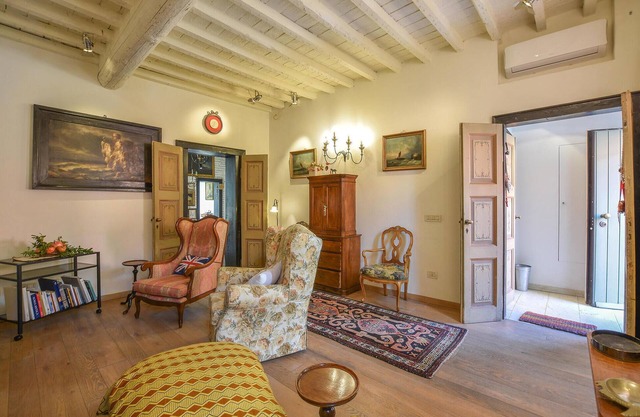 4 bedroom cozy apartment in Mantova