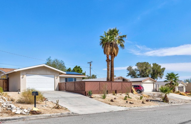 4-bedroom house in brilliant Desert Hot Springs! POOL, movie room, patio, BBQ