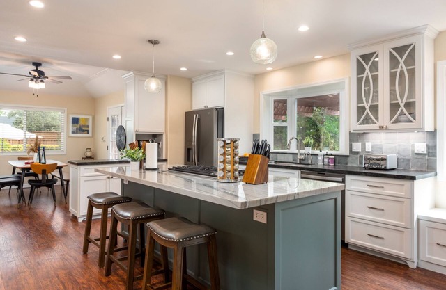 4-Bedroom Home with Pool & Hot Tub in Wine Country