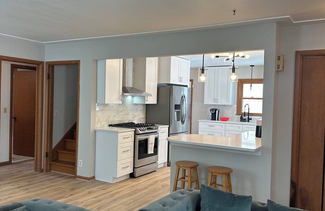 4 bedroom HOUSE – 5 Minutes to MOA & AIRPORT