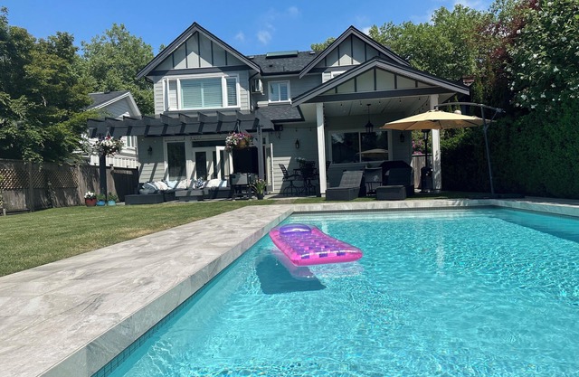4-bedroom house in gorgeous North Vancouver with AC, WiFi