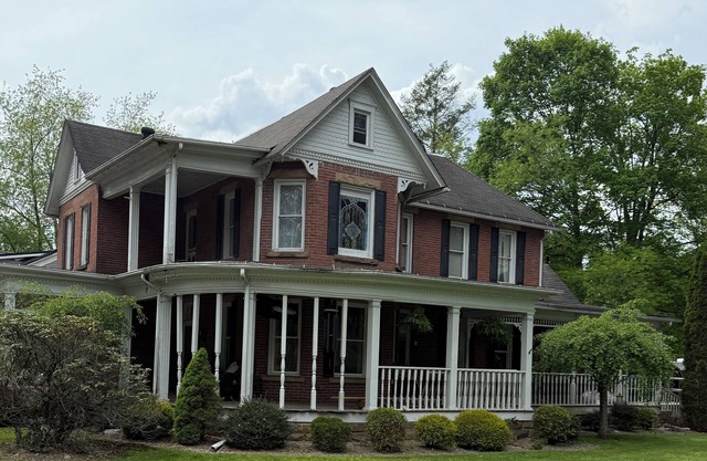 4-bedroom house in charming Buckhannon with AC, WiFi.