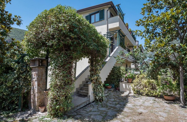 4 bedroom lovely apartment in Nerola