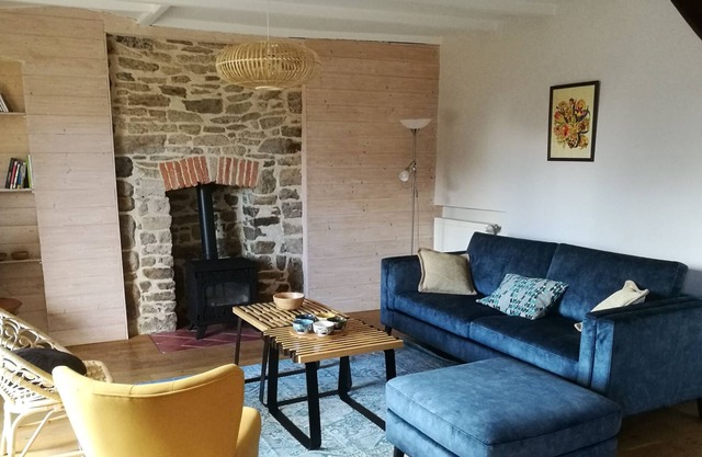 4 bedroom stone house near Auray between orchards and marshes