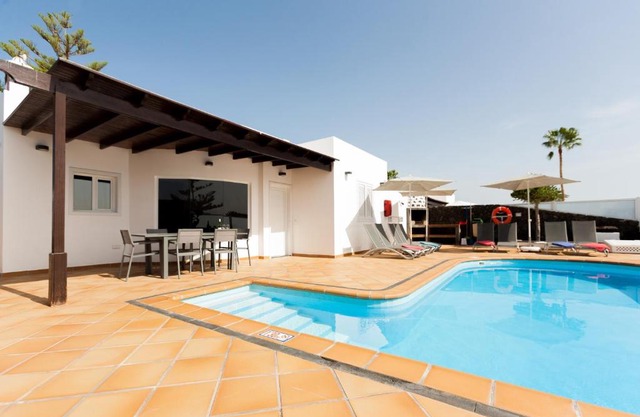 4 bedroom Villa Mimi with private heated pool