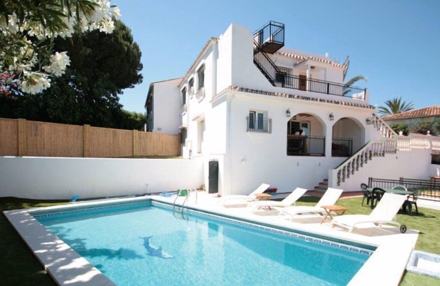 4 Bedroom Villa, With Private Pool And Garden Bar in El Faro