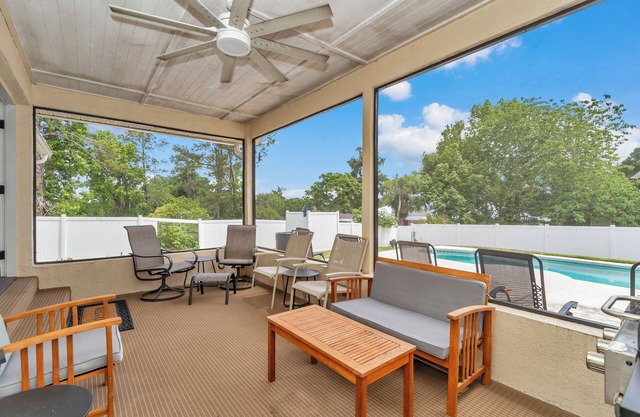 4 BR/2 BA, HEATED Pool, Split Floor Plan, King Suite, W/D, Garage & Yard