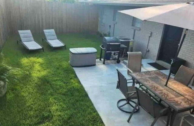 4 BR 2BA Home Private Fence Patio, Grill, Easy Boat & Tlr. Parking