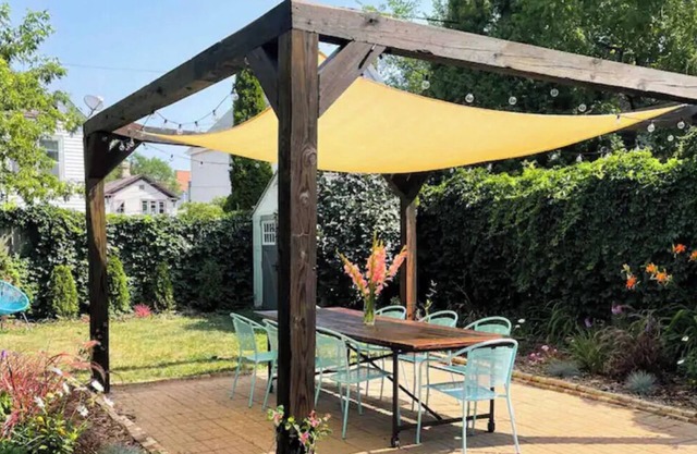 4 BR Blair House 1890 Duplex- Steps from Brady Street!