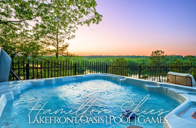4 BR Lakefront Lodge, Privet Heated Pool, Kayaks