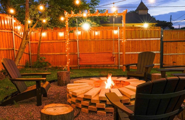 4 BR , Large Yard with HOT TUB, Fire pit,Basket ball hoop