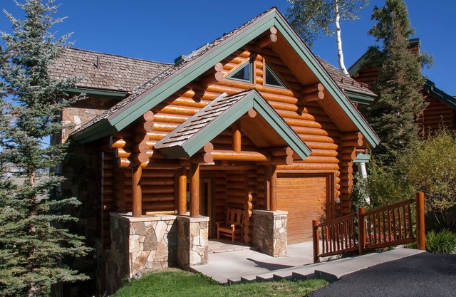 4 BR Mountain Village Luxury Log Home - Great Views, Sleeps 10