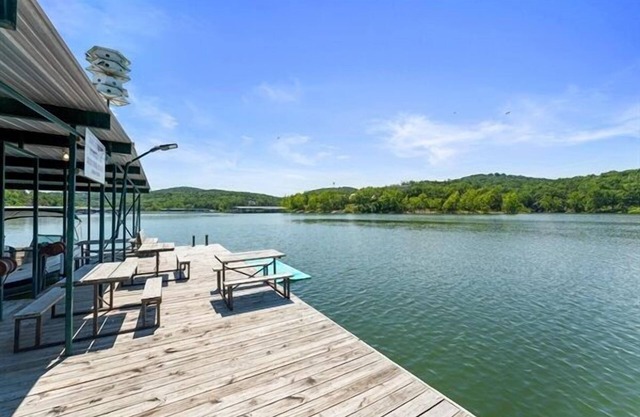4 BR Waterfront Cabin w/Pool + Swim & Boat dock