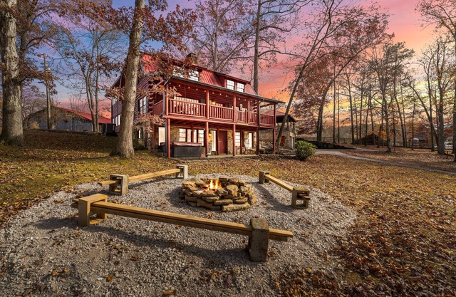4 Cabins, Hottubs, Sauna, 16 acres, UTK/Neyland, Smokies, sleeps 31, Fishing