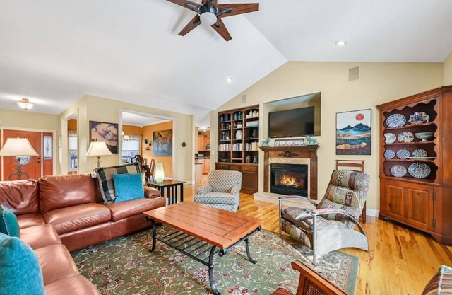 4 King Bedroom Private Mountain Home Leaf Lookers