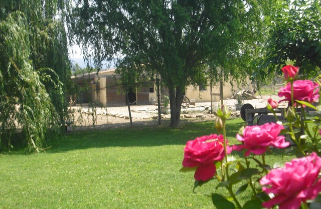 4 km from Gordes, 2-person gite