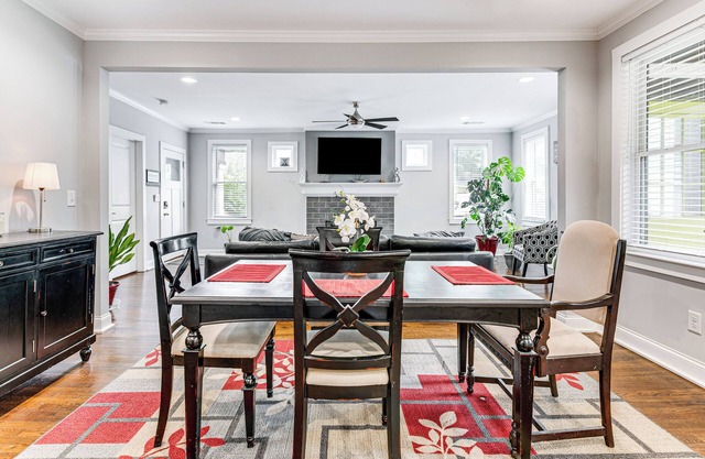 4 Mi to Dtwn: Relaxing Escape w/Yard in Atlanta