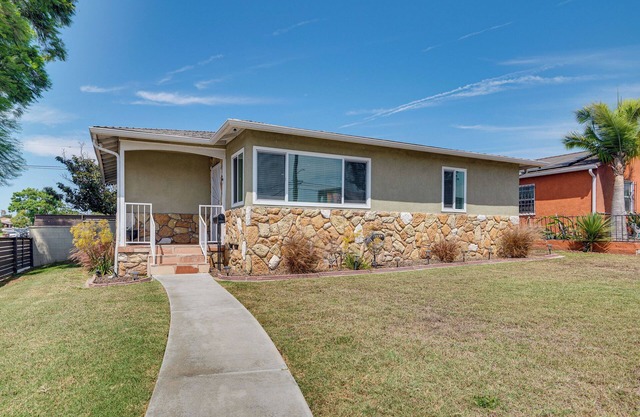 4 Mi to SoFi Stadium, Fenced Yard: Modern Retreat!